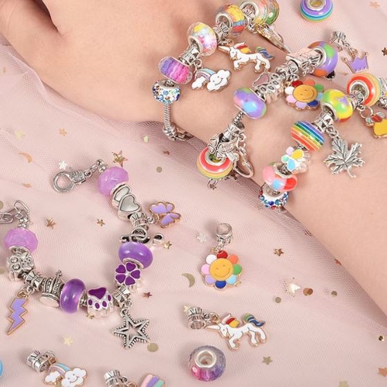 Kit Friends Forever: Pulseiras e Colar com Berloques Incríveis + Porta Joia GRÁTIS de Brinde karavelas 