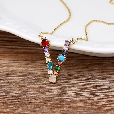 Colar com Pingente Personalizado Letra Inicial Colorida Cravejada 0 karavelas V 