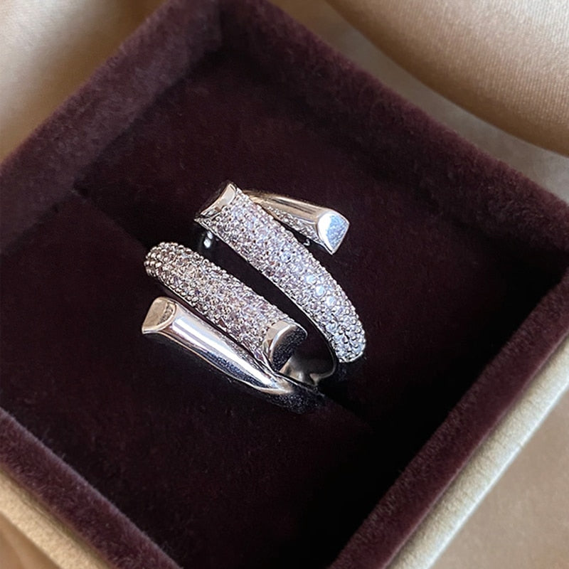 Anel Cravejado de Strass Luxo Delicado 0 karavelas Prata 